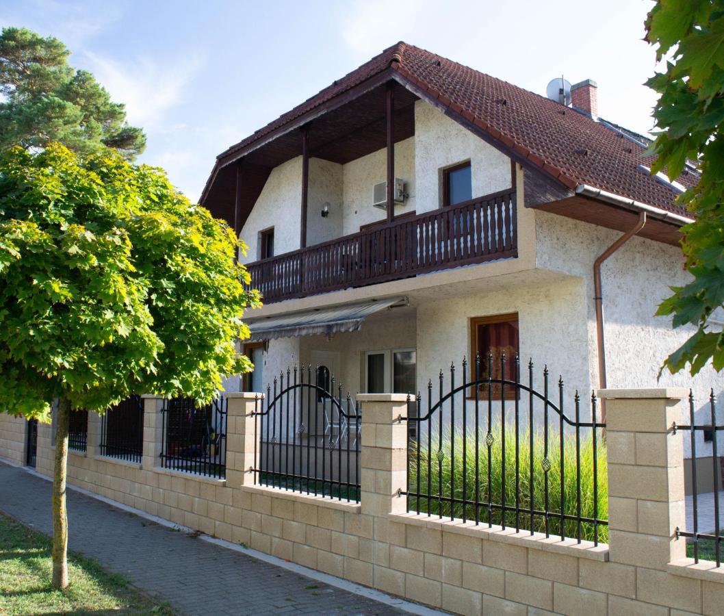 שיופוק Zsolnay Apartman מראה חיצוני תמונה